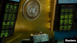 5月15日联合国大会会场内的两个电子板显示大会表决支持叙利亚反对派