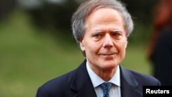 Menteri Luar Negeri Italia Enzo Moavero Milanesi saat mengunjungi Riga, Latvia, 3 Juli 2018.