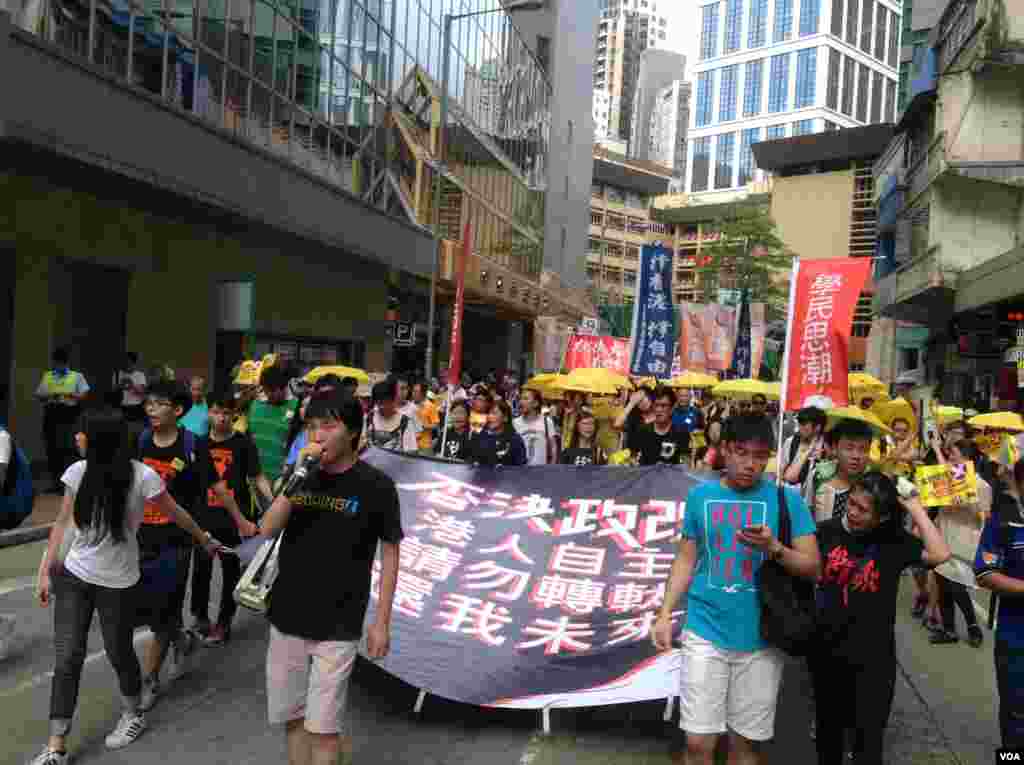 “全民拒绝假普选”滚动式游行集会6月14日在香港开启。(美国之音海彦拍摄)