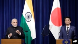 日本首相安倍晋三与印度总理莫迪在联合记者会上