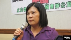 民进党立委吴宜臻( 美国之音张永泰拍摄)