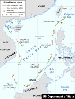 报告所附地图显示中国在南中国海海洋权利主张的差异: 绿色断线出自中国1947年地图; 红色断线出自中国2009年地图