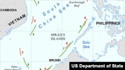 报告所附地图显示中国在南中国海海洋权利主张的差异: 绿色断线出自中国1947年地图; 红色断线出自中国2009年地图