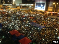 香港雨伞运动满月(美国之音海彦拍摄)