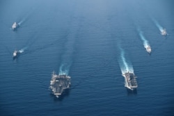 美国海军罗斯福号航母战斗群与马金岛号两栖戒备群2021年4月9日在南中国海进行编组巡航。(美国海军提供)