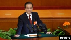 时任中国总理的温家宝在全国人大年度会议上讲话。(2013年3月5日)