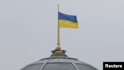 На фото: Прапор над Верховною Радою