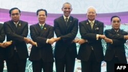 2015年11月21日,美国总统奥巴马参与在马来西亚吉隆坡举行的美国-东盟峰会。