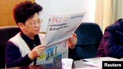 中国头号通缉犯杨秀珠2001年12月29日在浙江温州的一个会议上 (资料照片)