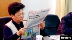 中国头号通缉犯杨秀珠2001年12月29日在浙江温州的一个会议上 (资料照片)