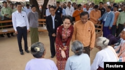 Myanmar's State Counsellor Aung San Suu Kyi talks to the elderly at a peace talk conference in May Tain Kan village, Wundwin, in Mandalay Division, Aug. 7, 2017.