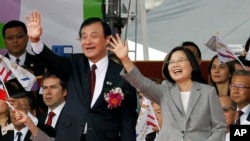 台湾总统蔡英文和立法院长苏嘉全参加在总统府举行的双十节庆祝活动。(2018年10月10日)