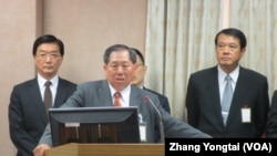 台湾国安局长蔡得胜9月30号于立法院接受质询(美国之音张永泰拍摄)