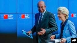欧洲理事会主席查尔斯‧米歇尔(Charles Michel)和欧盟委员会主席乌尔苏拉‧冯德莱恩(Ursula von der Leyen)在欧中峰会上。( 2022年4月1日)