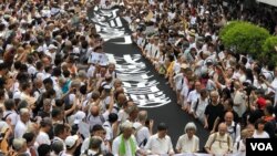 香港银发族2019年7月17日上街游行支持年轻人反送中抗争 (美国之音海彦拍摄)
