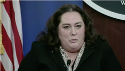 美国国防部代理主计长麦卡斯克女士(Elaine McCusker)2020年2月10日解释新财年国防预算(美国国防部视频截图)
