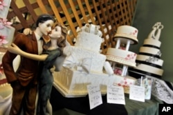 科罗拉多州丹佛市“杰作蛋糕店”展示的婚礼蛋糕(2013年6月6日)