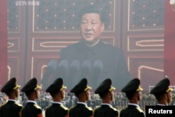资料照:中国领导人习近平在北京天安门阅兵。(2019年10月1日)