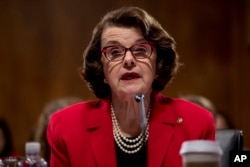 代表加利福尼亚州的民主党参议员黛安·范斯坦(Dianne Feinstein)