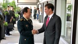 中国国防部长魏凤和(左)与时任美国国防部长埃斯珀在泰国曼谷会面(美联社2019年11月18日)