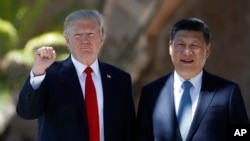 美国总统川普与中国领导人习近平在海湖庄园合影。(资料照)