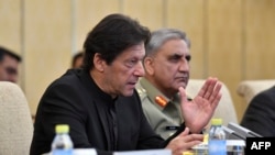 巴基斯坦总理伊姆兰·汗(Imran Khan)2019年10月9日在北京钓鱼台国宾馆与中国国家主席习近平会谈。