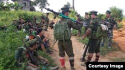 ရှေ့တန်းတစ်နေရာမှာ တွေ့ရတဲ့ ကချင်လွတ်လပ်ရေးတပ်မတော် KIA တပ်ဖွဲ့ဝင်များ