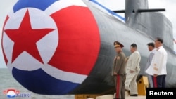 朝鲜官媒2023年9月8日发布照片显示,朝鲜领导人金正恩出席战略核攻击潜艇下水仪式。