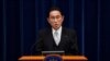 日本新首相岸田文雄在首相官邸对媒体发表评论(路透社2021年10月4日)