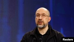 "Залучені кошти будуть спрямовані на компенсацію соціальних та гуманітарних видатків держбюджету", - повідомив прем'єр-міністр України Денис Шмигаль.