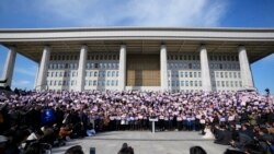 တောင်ကိုရီးယားသမ္မတ ရာထူးက နုတ်ထွက်ဖို့ အတိုက်အခံတွေ ဖိအားပေး တောင်ကိုရီးယားသမ္မတ ရာထူးက နုတ်ထွက်ဖို့ အတိုက်အခံတွေ ဖိအားပေး