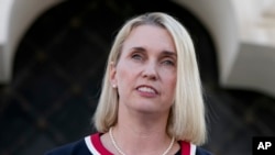 Посолка США в Україні Бріджит Брінк нагадала, що США засуджують окупацію Криму, а боротьба триватиме поки справедливість не буде встановлено. AP Photo/Natacha Pisarenko