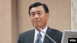 台湾国家安全局长彭胜竹在立法院接受质询(美国之音张永泰拍摄)