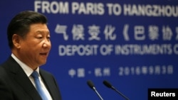 中国领导人习近平在杭州举行的气候变化《巴黎协定》批准文书交存仪式上讲话。(2016年9月3日)