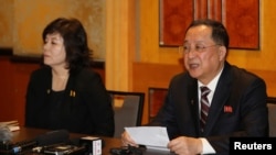 朝鲜外相李勇浩1日临晨举行记者会,表示朝鲜并未要求解除所有制裁。