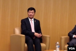 西藏流亡政府总理洛桑森格在民主基金会(美国之音杨晨拍摄)