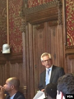 英国国会跨党派中国事务小组主席格雷厄姆(2016年6月28日,美国之音江静玲拍攝)