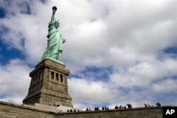 美国的自由女神像,奉行民主自由价值观的美国是很多中国人向往的,也是不少中国人憎恨的,或者自称憎恨的。