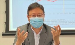 香港浸会大学政治及国际关系学系副教授 陈家洛 表示,新选举制度下”民主派”三个字可能成为 "禁语", 估计这次第三势力参与12月的立法会选举,不会吸引到民主派支持者出来投票。 (美国之音 汤惠芸)