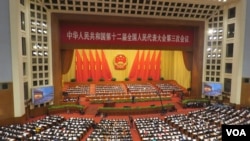中国第十二届全国人民代表大会第三次会议3月5日在北京人民大会堂开幕,图为大会现场。(美国之音东方拍摄)