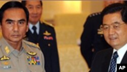 中国领导人胡锦涛在北京会见缅甸空军司令妙亨中将(2009年)