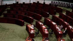 香港立法会民主派议员集体辞职后,立法会里民主派议员的席位空荡荡。(2020年11月12日)