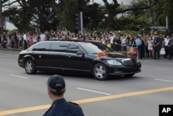 2018年6月10日,金正恩的豪华轿车抵达新加坡总统府,金正恩将会见新加坡总理李显龙。