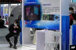 北京举行的国际高科技博览会上北京清微智能科技公司的展位。(2021年9月26日)