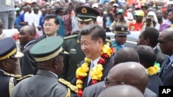 中国国家主席习近平抵达津巴布韦哈拉雷(2015年12月1日)
