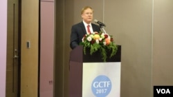 美国在台协会代理处长傅德恩(2017年12月4日,美国之音张佩芝拍摄)