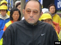 中国流亡作家 袁红冰 (美国之音张永泰拍摄)