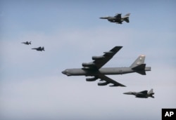 美国B-52轰炸机(资料照 )