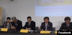 台湾卫生福利部部长陈时中(右2)在日内瓦国际记者会上发言(台湾卫生福利部官方脸书)