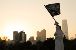 在反送中运动期间的香港理工大学校园内的民主女神像。(2019年11月21日)